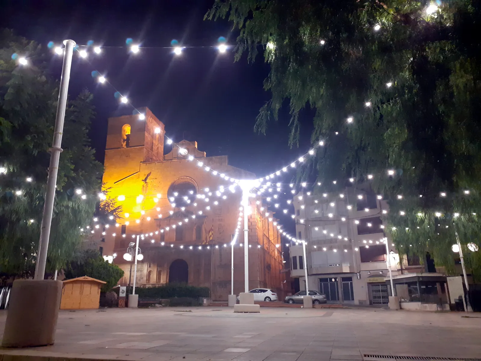 Església i plaça de Riudoms