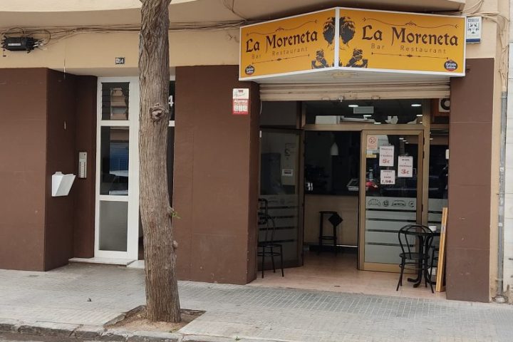 Locals · Mare Molas, fotografia 1 de 12